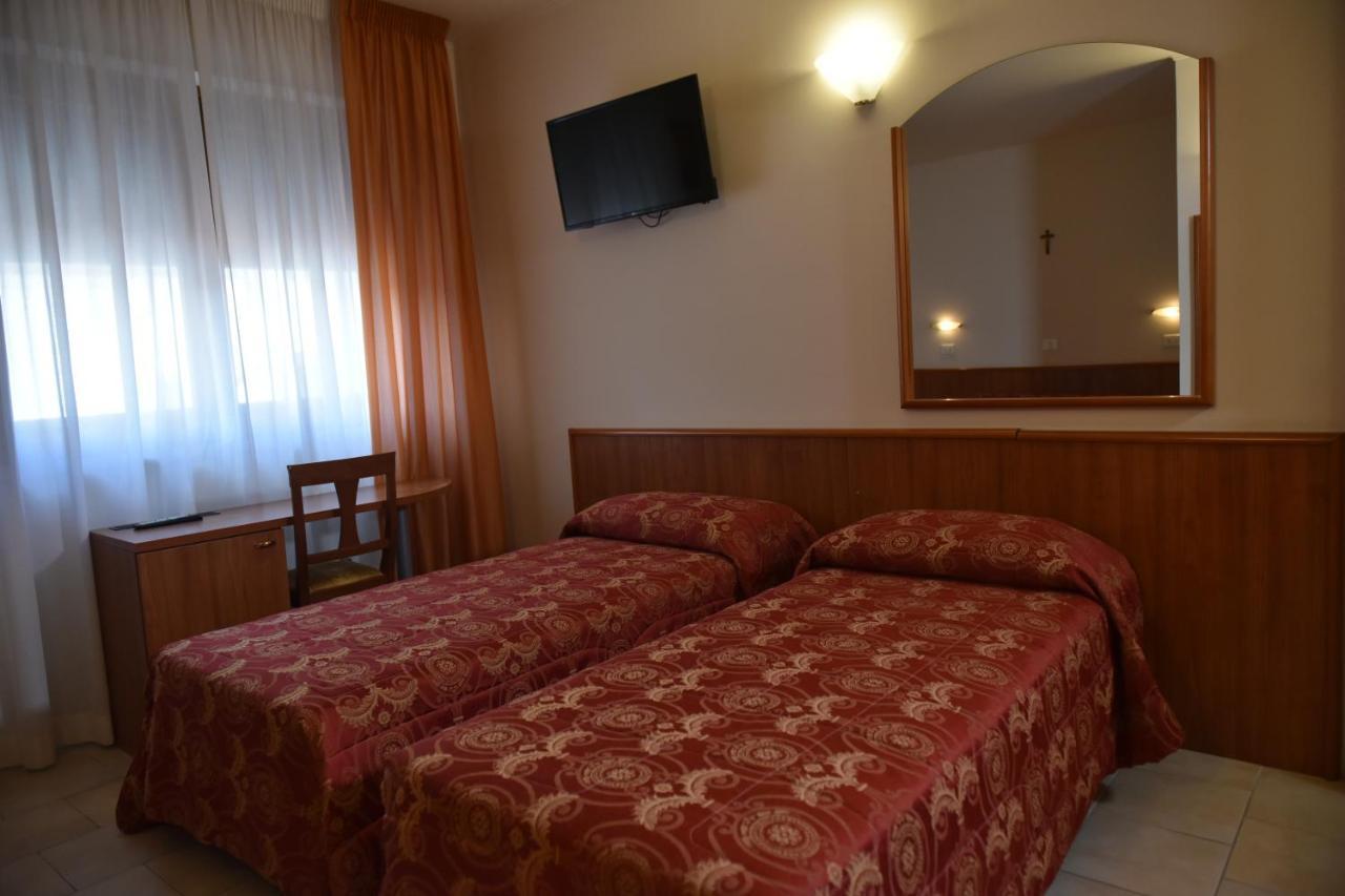 Hotel E Appartamenti La Solaria San Giovanni Rotondo Dış mekan fotoğraf