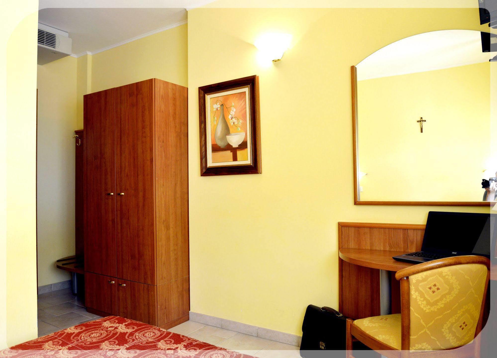Hotel E Appartamenti La Solaria San Giovanni Rotondo Dış mekan fotoğraf