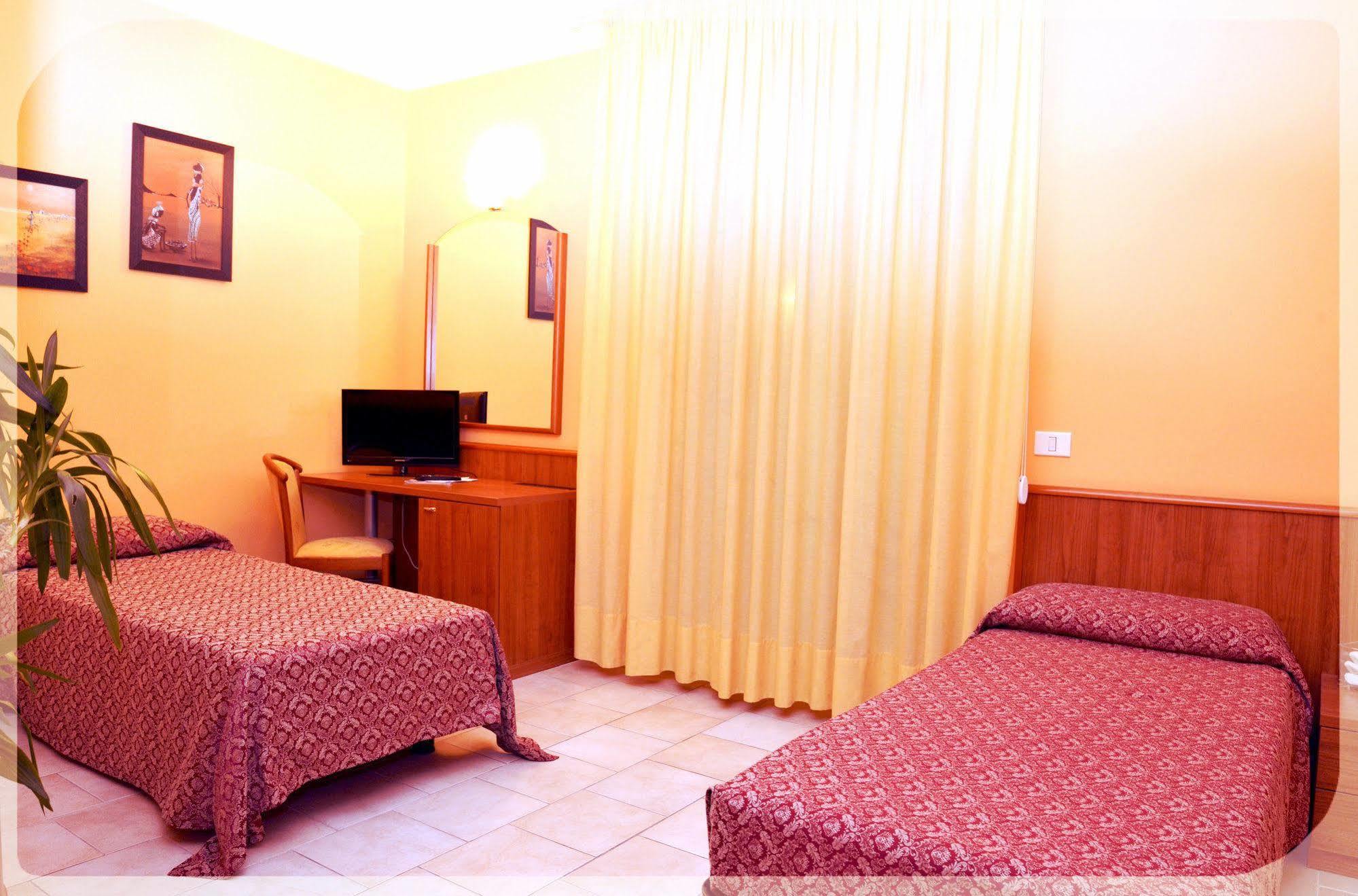 Hotel E Appartamenti La Solaria San Giovanni Rotondo Dış mekan fotoğraf